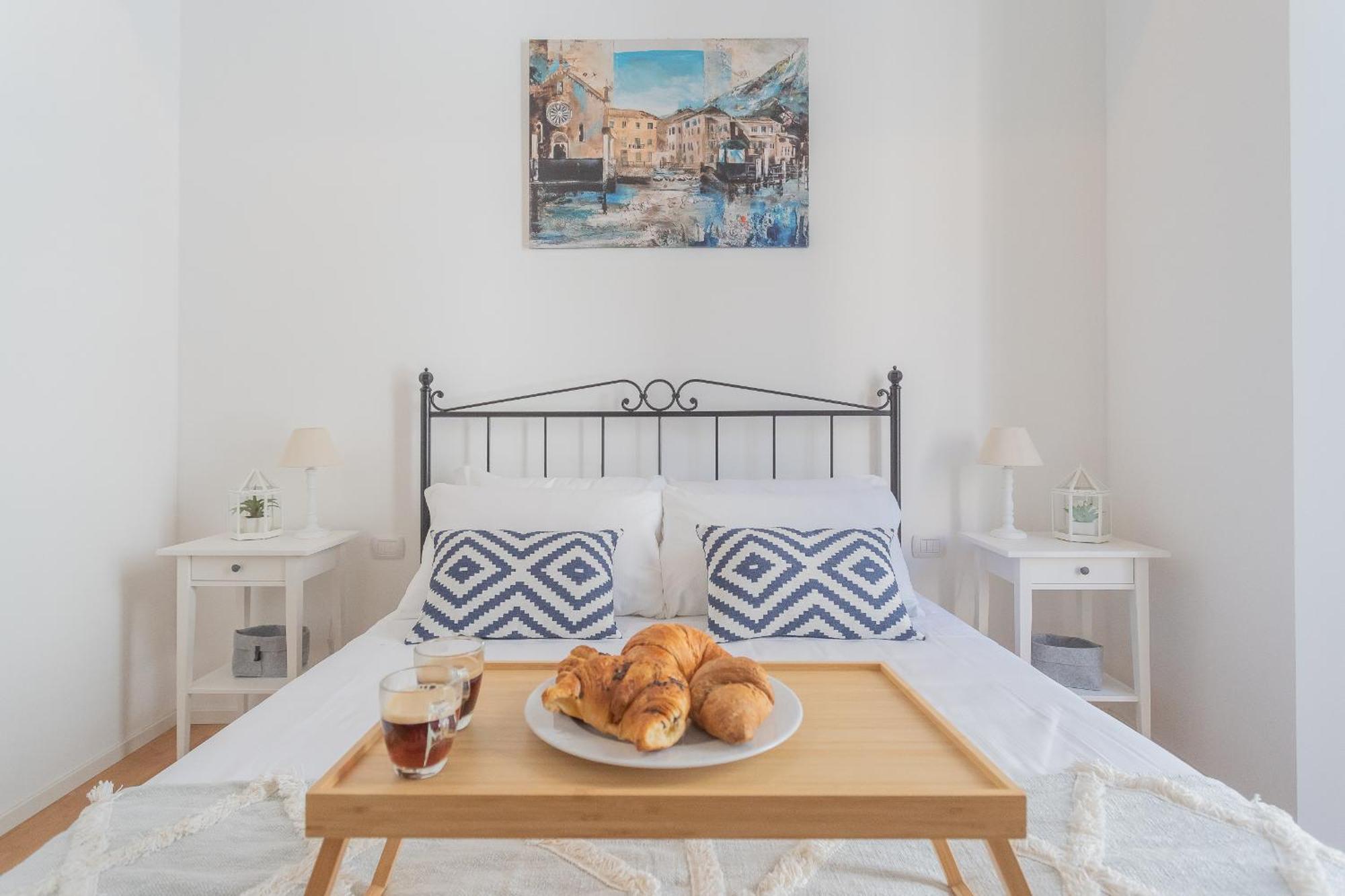 Apartment Independence With Balcony By Rent *