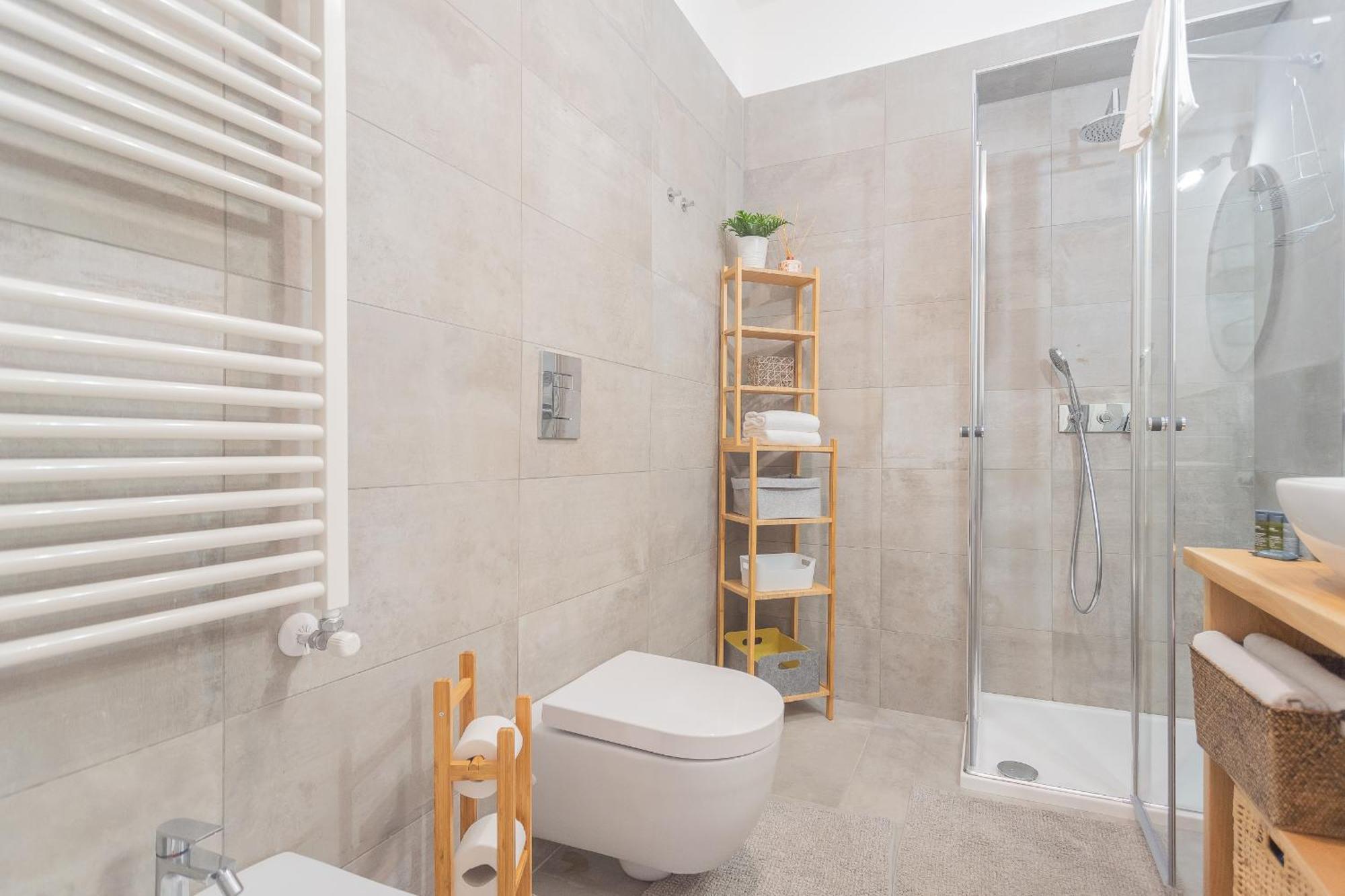 Independence With Balcony By Rent Apartment Como