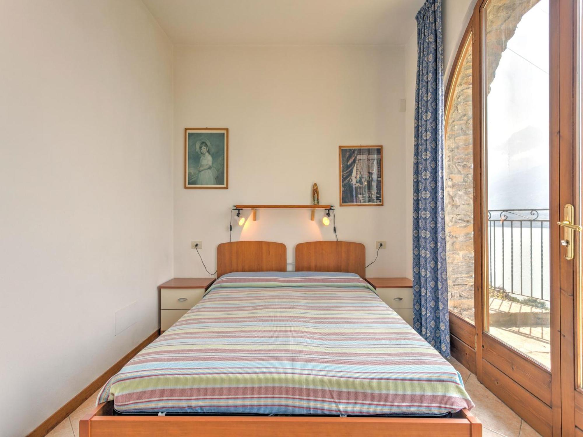Wonderful Flat With Swimming Pool Lift And Garden Apartment Gravedona