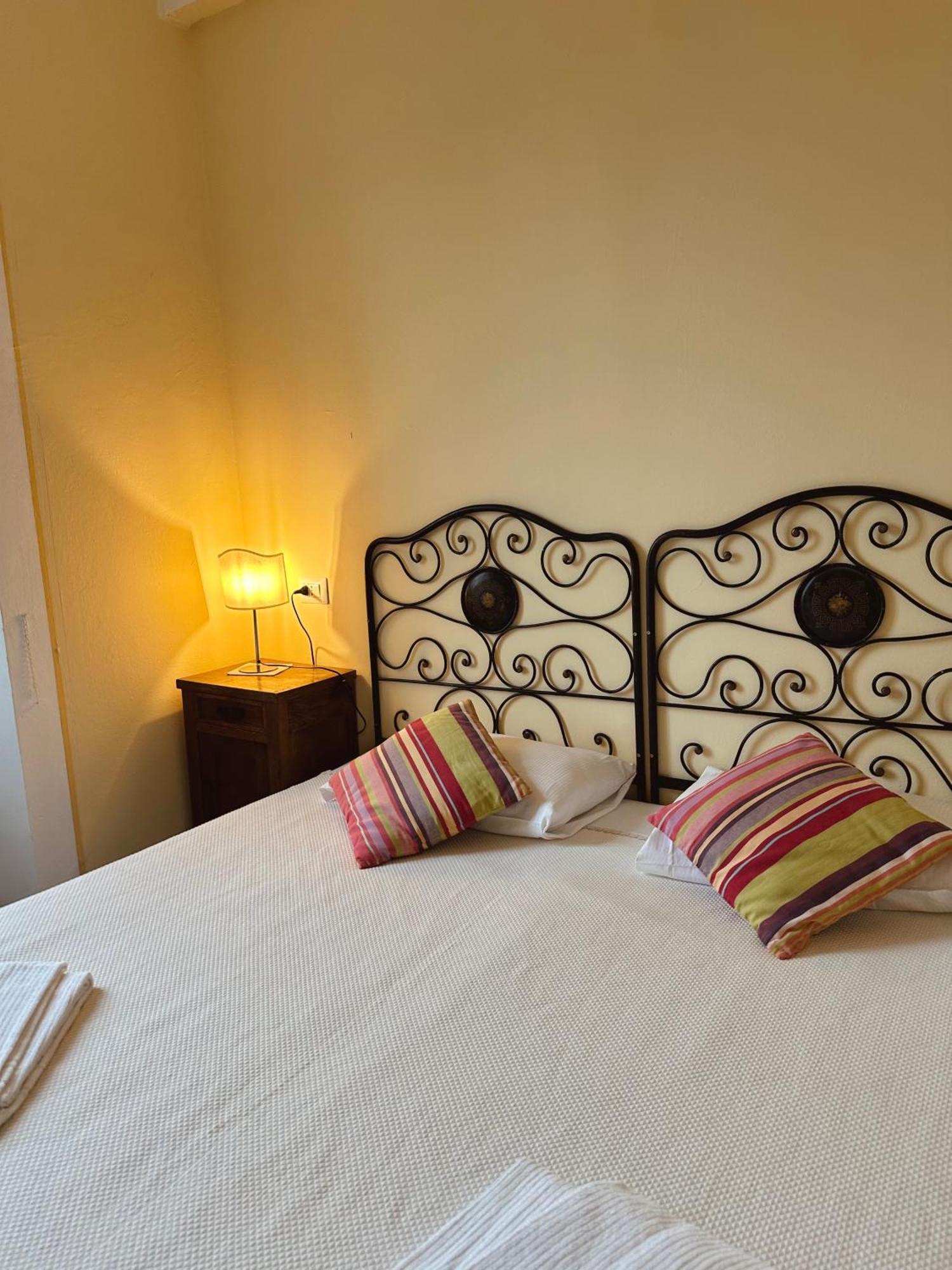 Corti Lakeview Bed & Breakfast