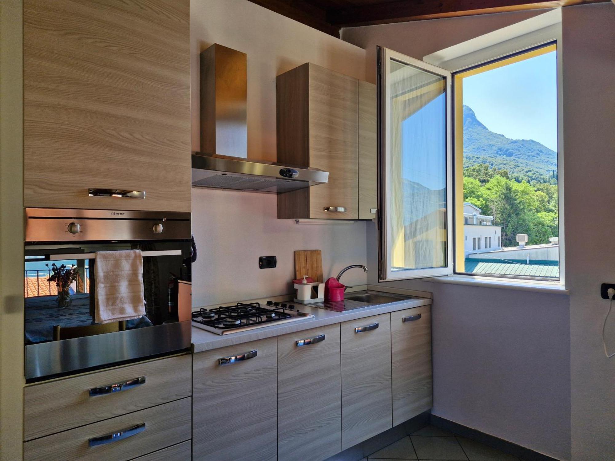 Balcony View Apartment *