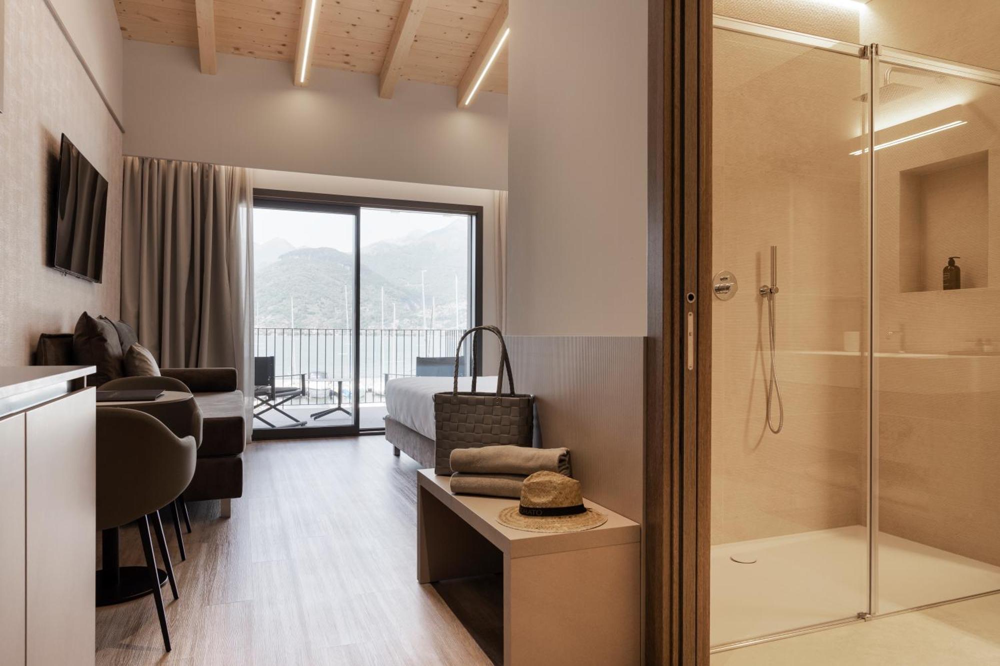 Dorato Marina - Lakefront Lodge