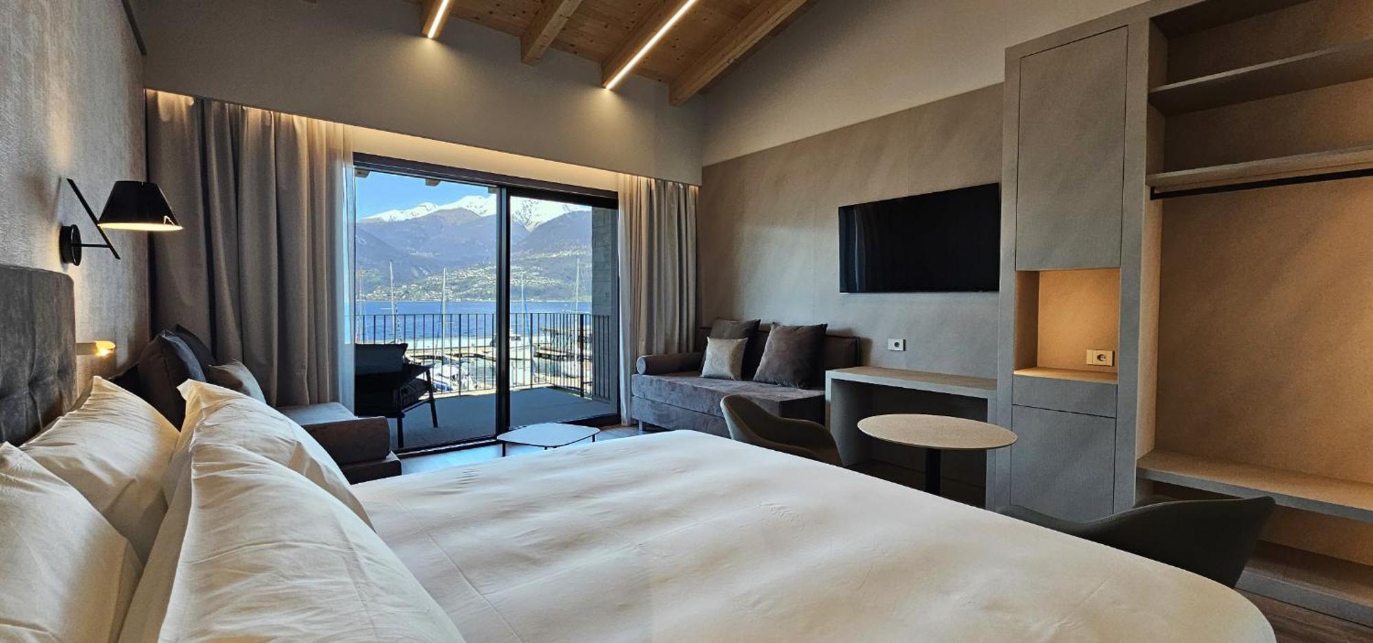 Dorato Marina - Lakefront Lodge Colico
