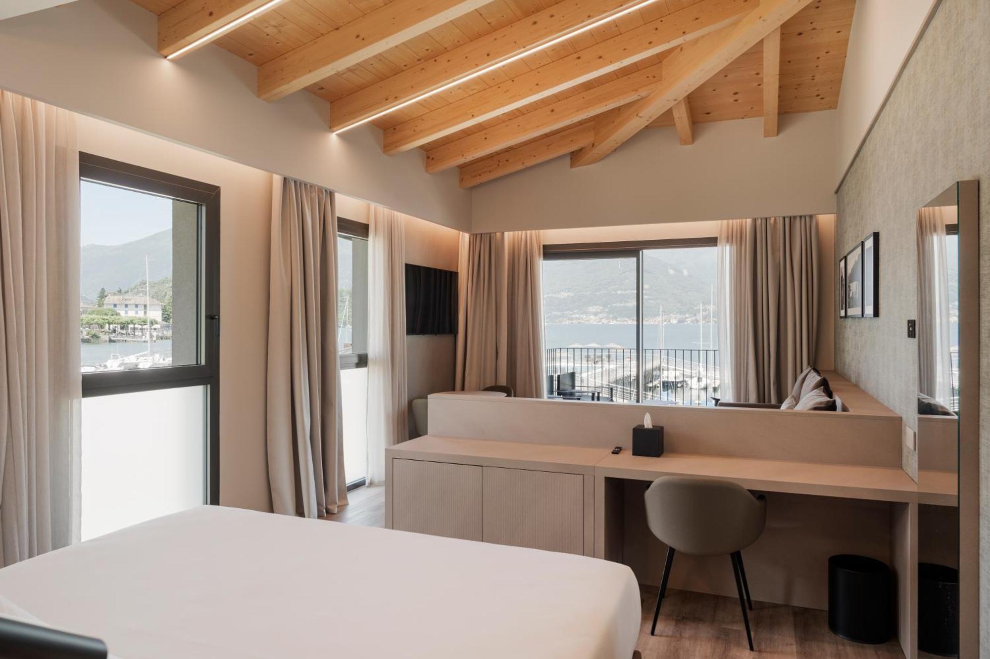 Lodge Dorato Marina - Lakefront *