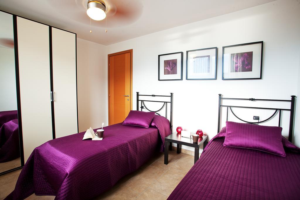 Apartment Residenza Romina Sleeps 8 With Pool- By Italian Apartments *