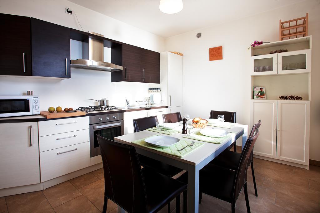 Residenza Romina Sleeps 8 With Pool- By Italian Apartments Apartment Rezzonico