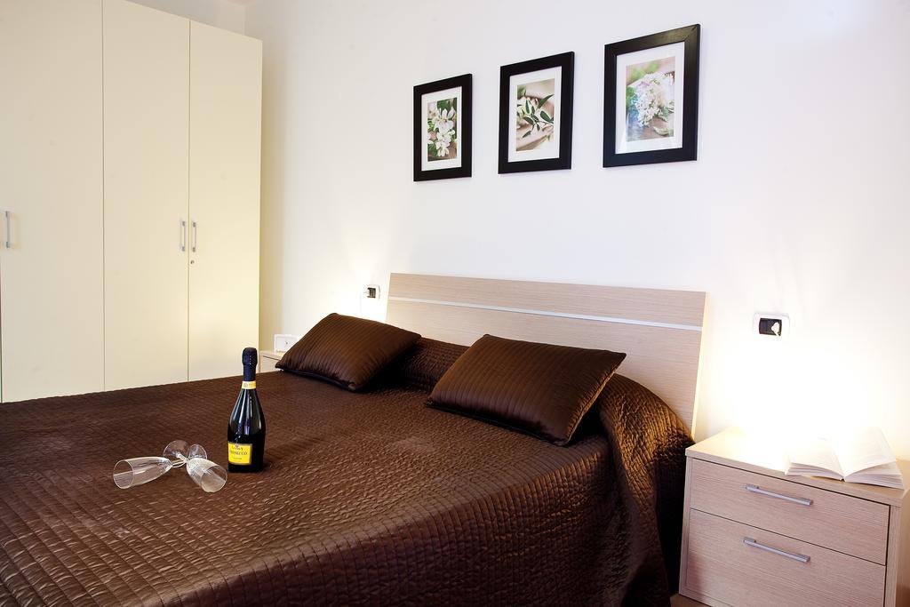 Residenza Romina Sleeps 8 With Pool- By Italian Apartments Apartment *