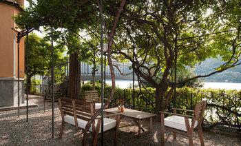 Nina Relais Boutique Bed & Breakfast Carate Urio