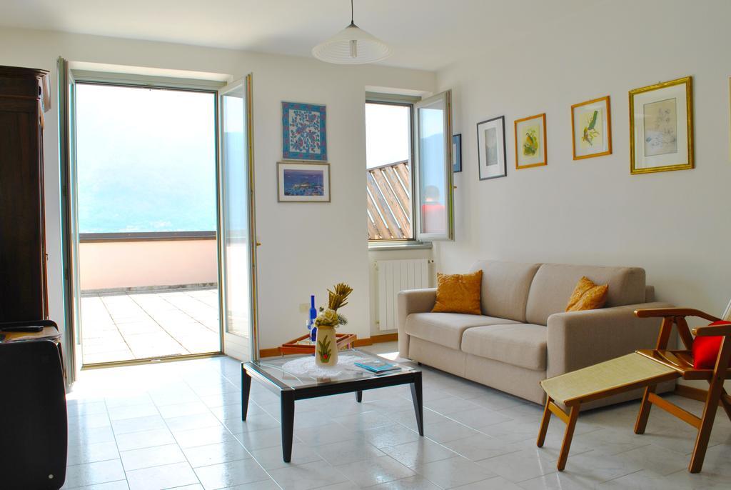 Apartment Palm Bay Garden Sala Comacina