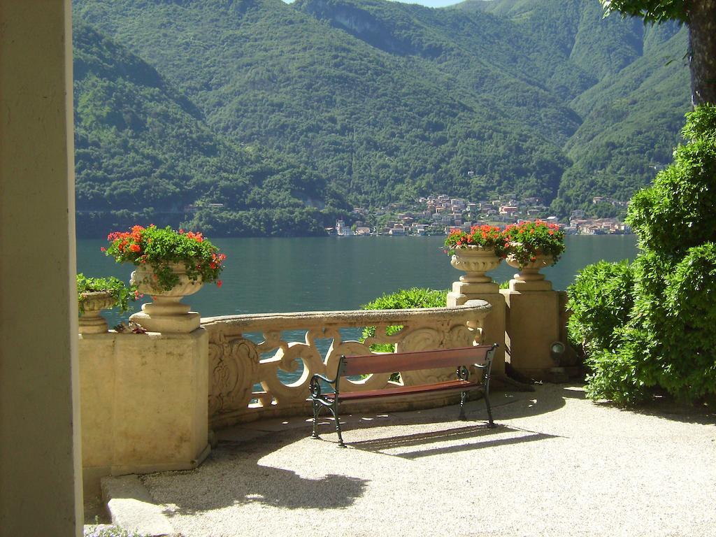 Charming Glicine And Azalea House Art And Colour With Lakeview