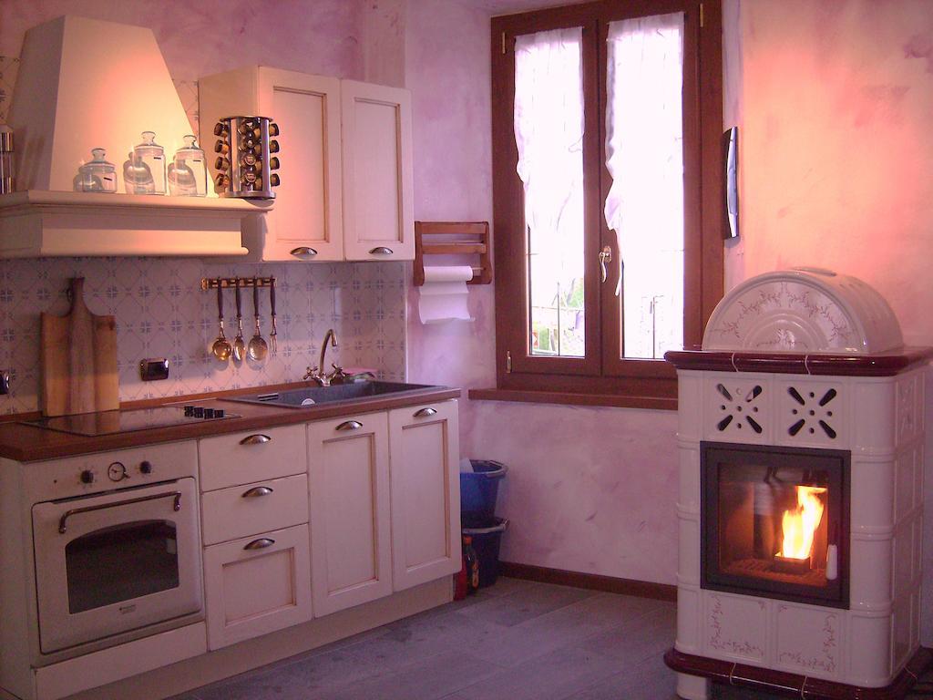 Apartment Charming Glicine And Azalea House Art And Colour With Lakeview *