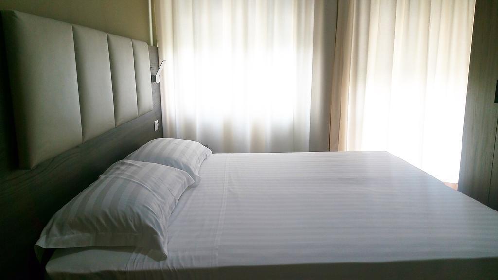 Hotel Hll Lungolago Lecco-como 3*