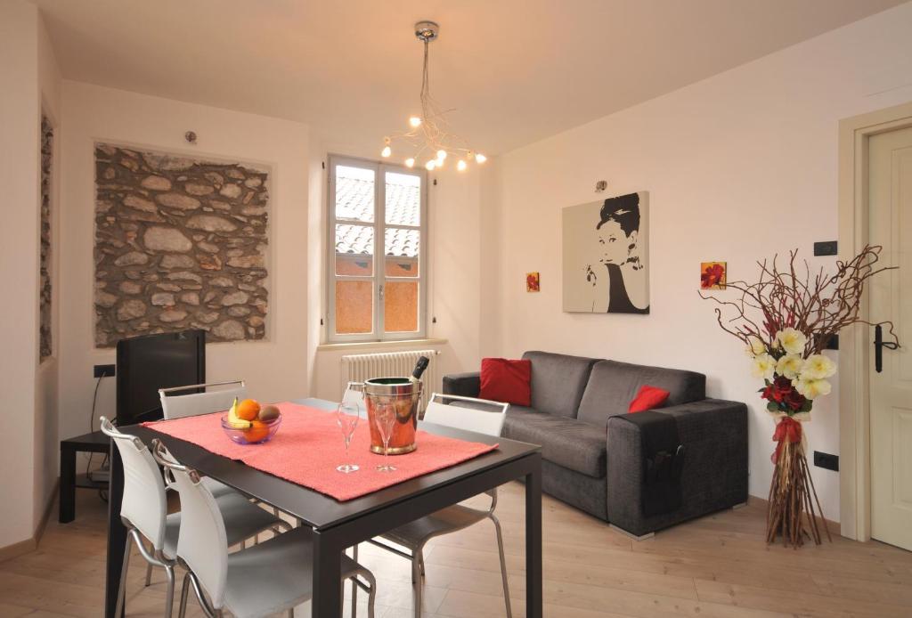 Guest house Vinicia, Pool, Jacuzzi, Airco Domaso