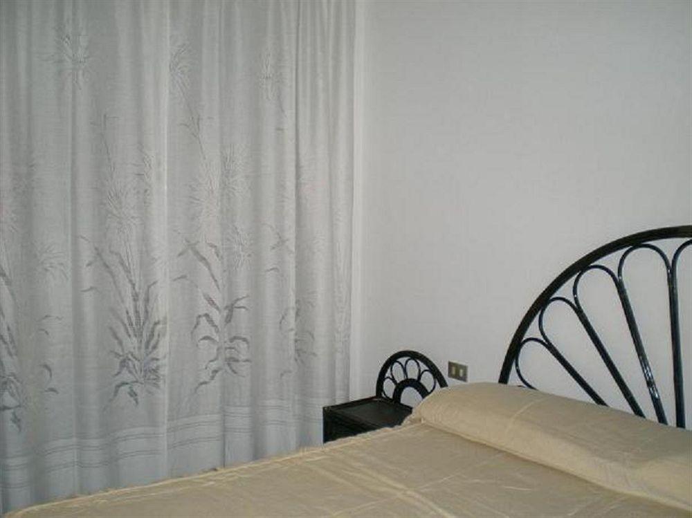 Le Terrazze Vista Lago Piscina Tennis Parking Wi-Fi Aparthotel 3*