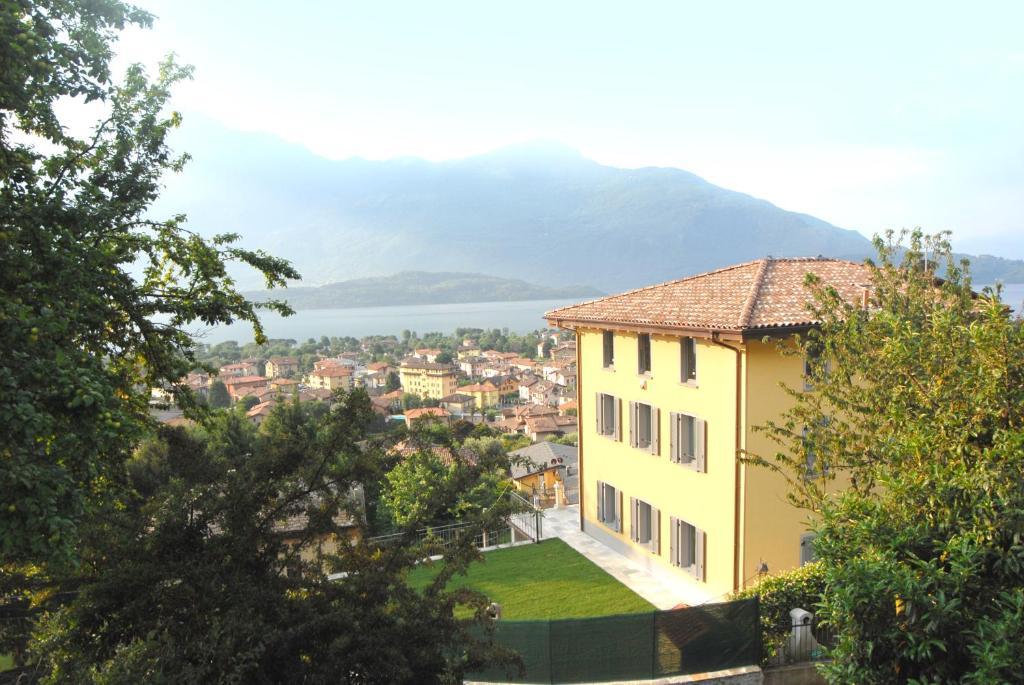 Perla Del Villa *