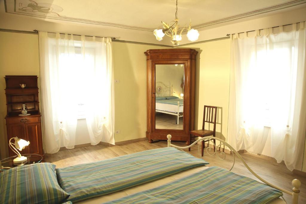 Perla Del Villa *