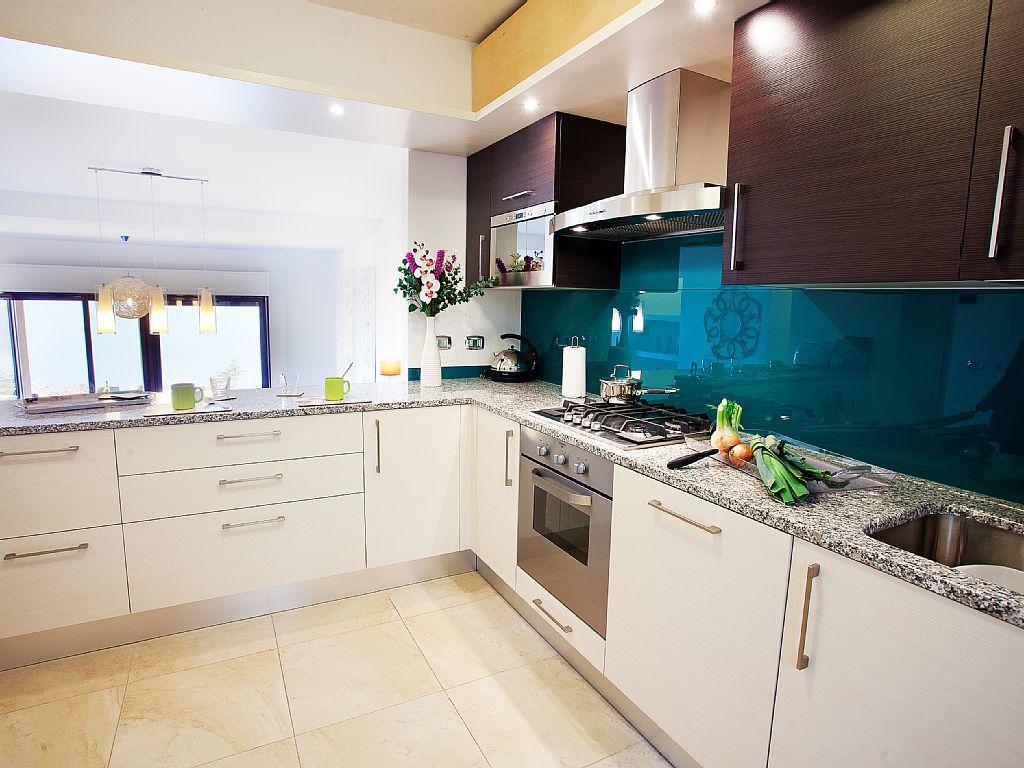 Bella Vista In With Pool Sleeps 6- By Italian