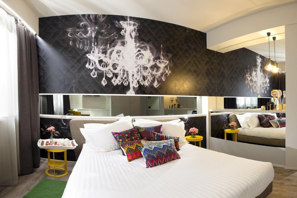 Hotel & Co