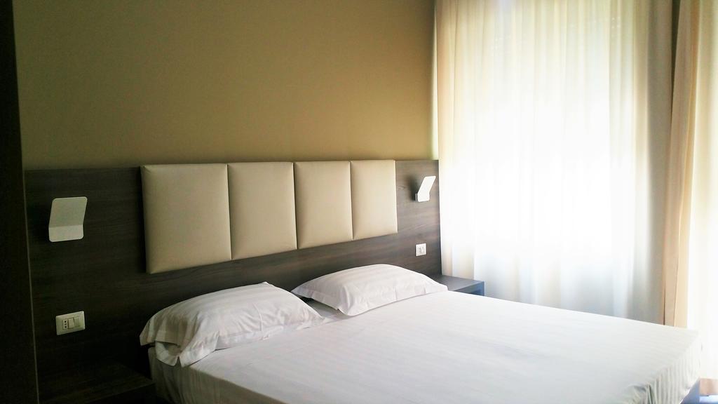 Hll Lungolago Lecco-como Hotel