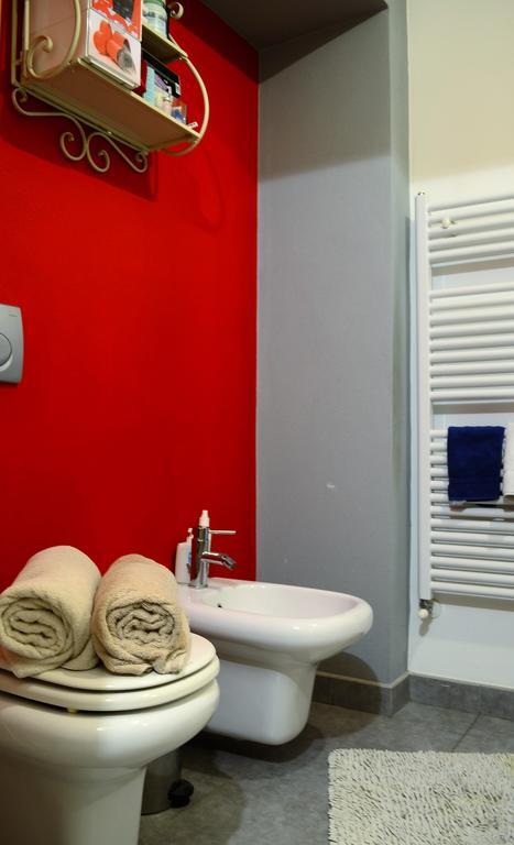 Red & Grey Apartment *