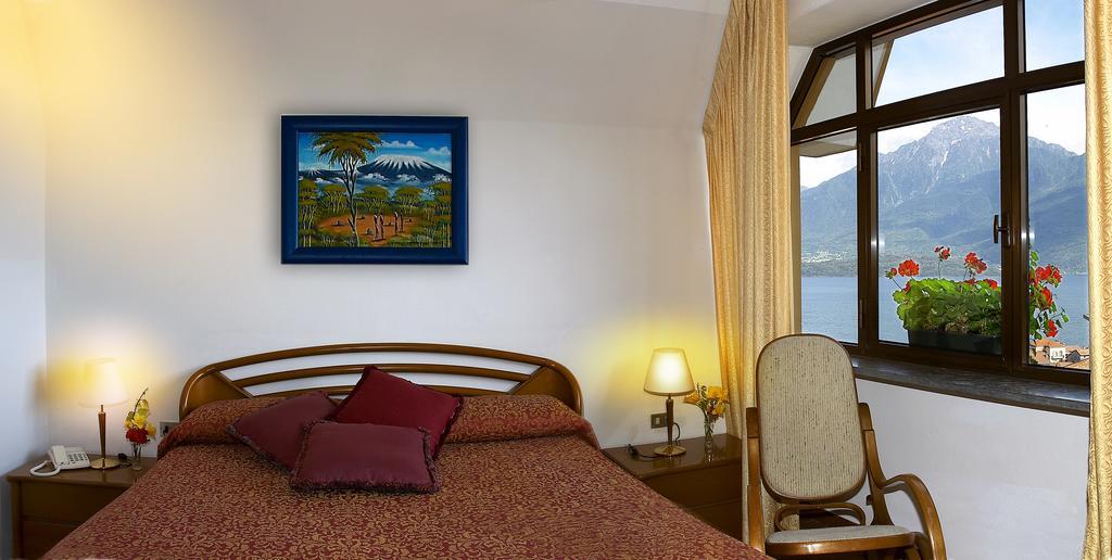 2000 Hotel
