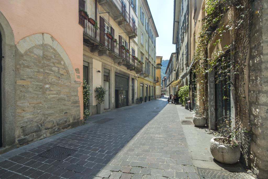 33 By Solutions * Como