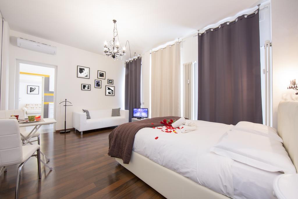 The Square Apartment