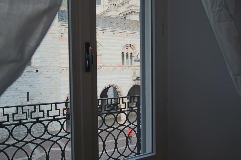 Piazza Duomo Amazing Downtown Apartment Como