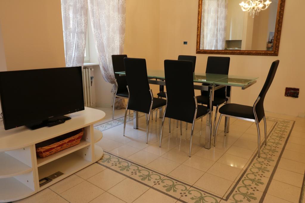 Ancient Courtyard Bonanomi 2 Bedroom Apartment Como