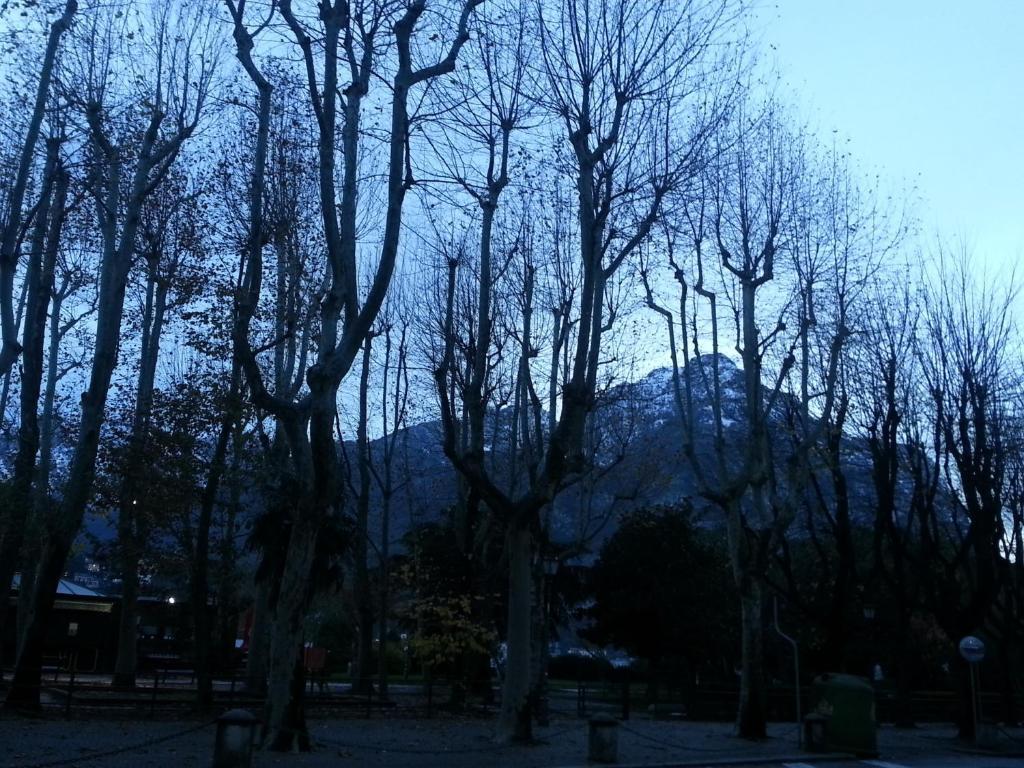 Hll Lungolago Lecco-como