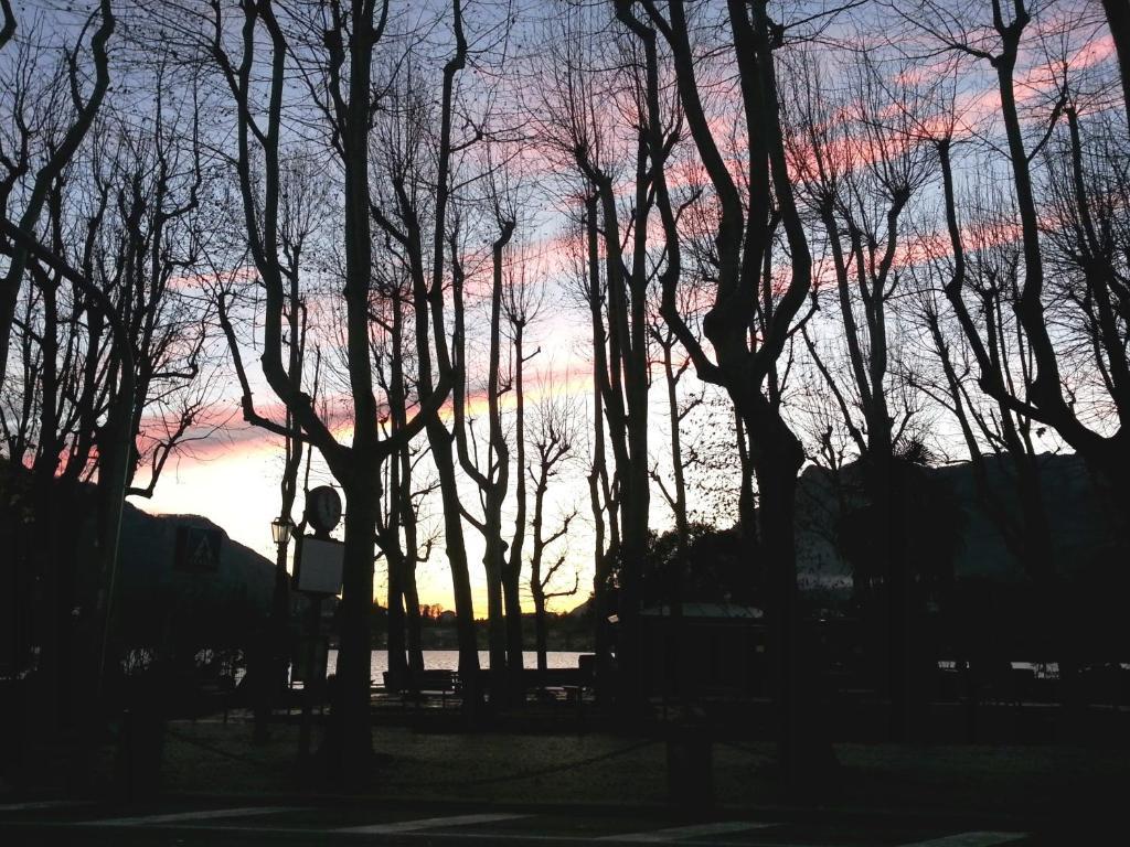Hll Lungolago Lecco-como