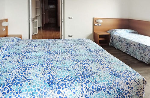 National Hotel 2*