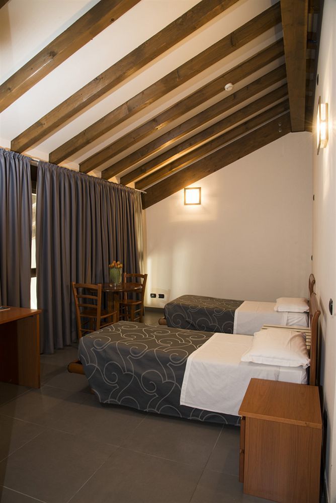 Parini Hotel Hotel