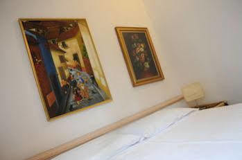 Hotel Victoria *