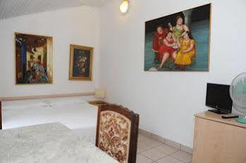 Hotel Victoria *