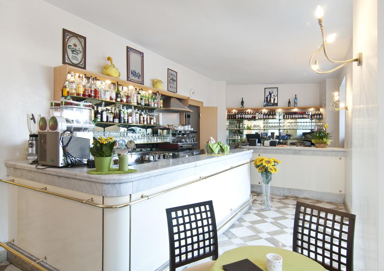 Metropole Hotel 3*