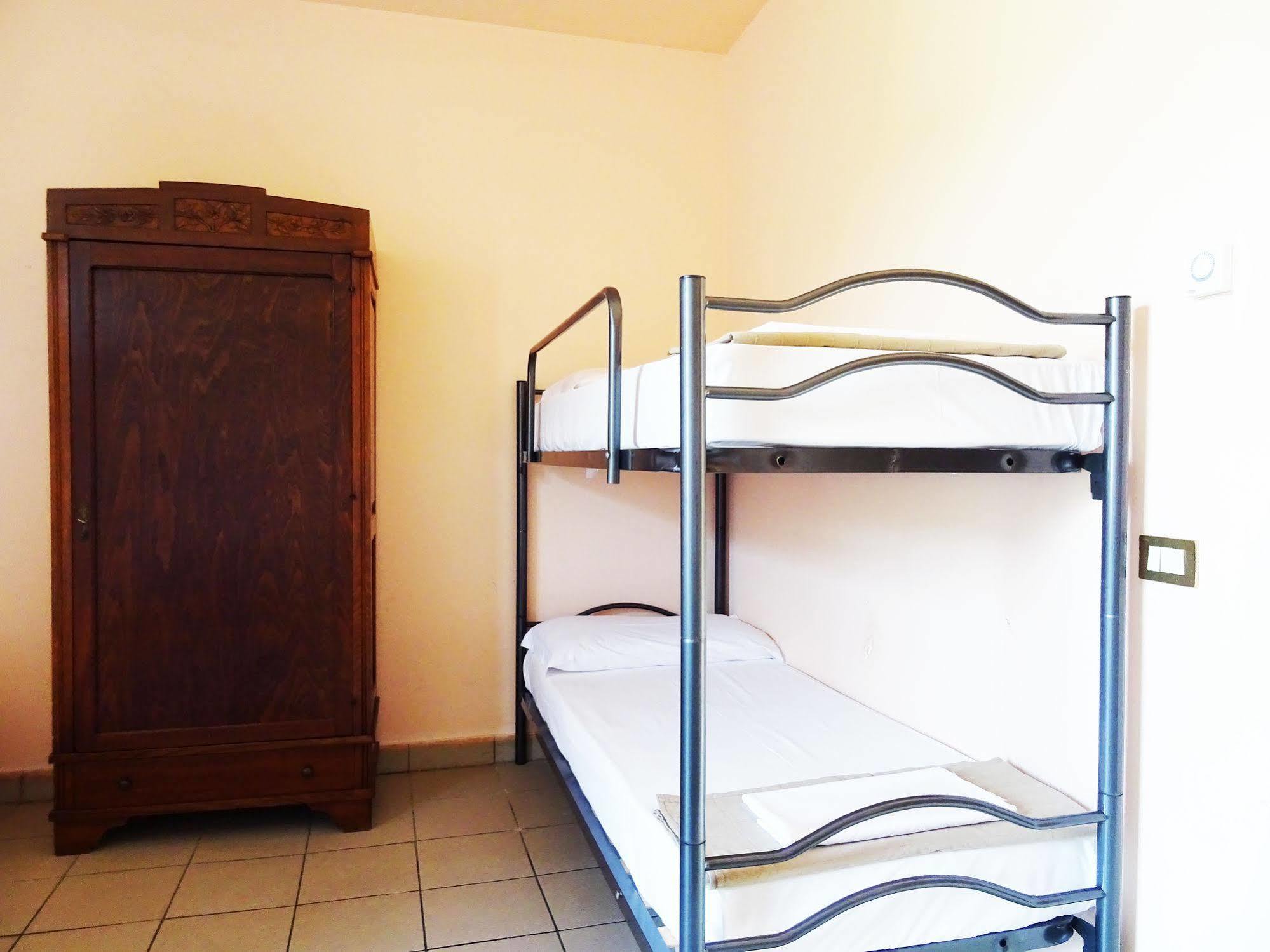 Hotel Victoria *