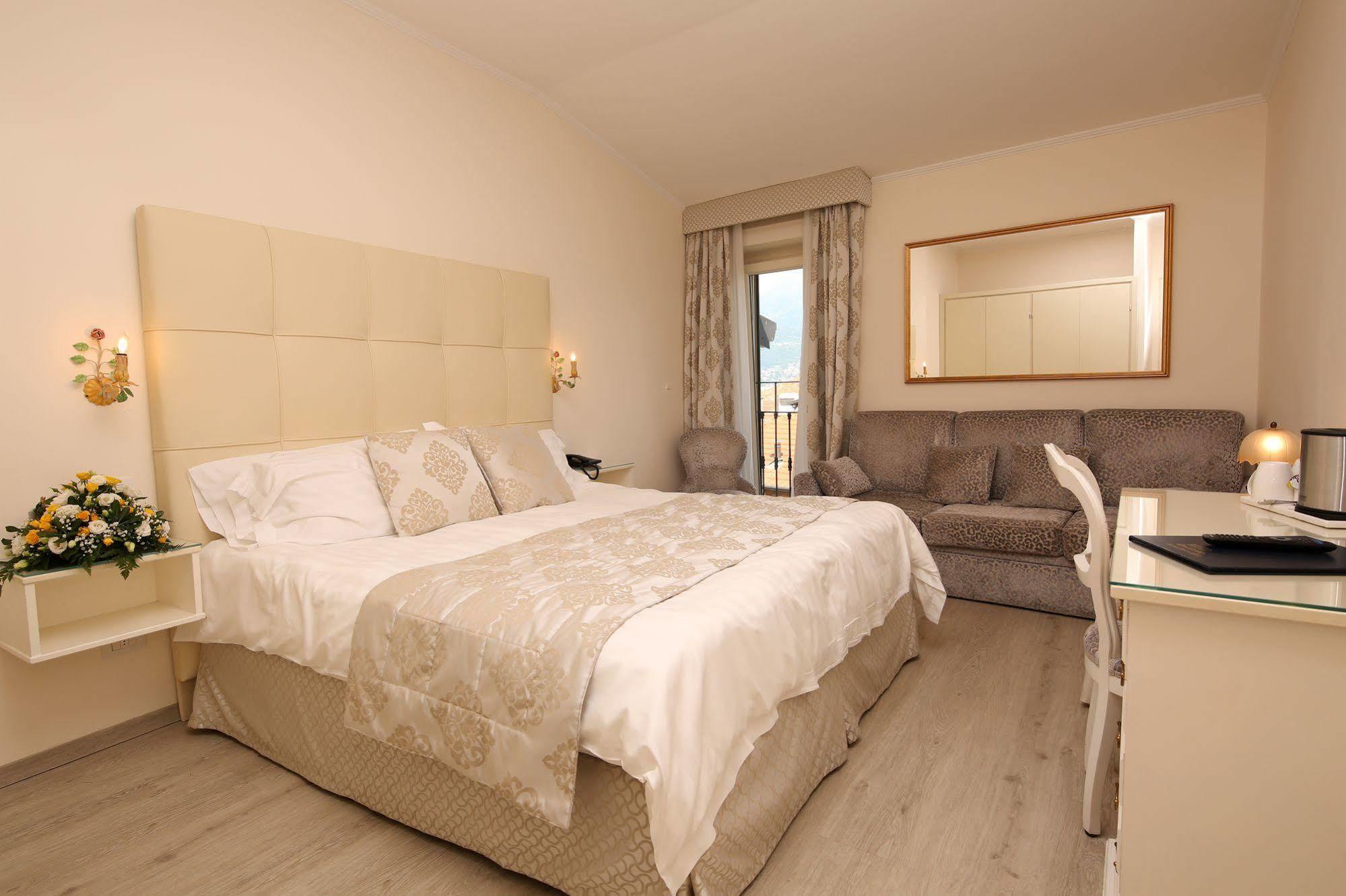 Hotel Du & 3*