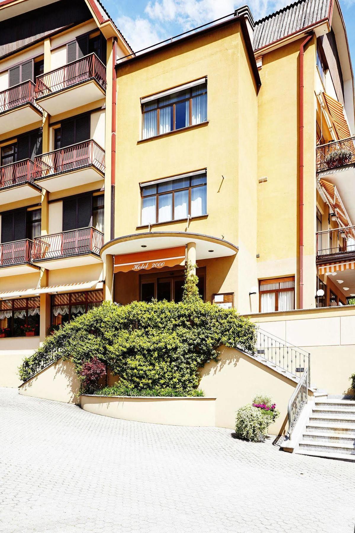 2000 Hotel 3*