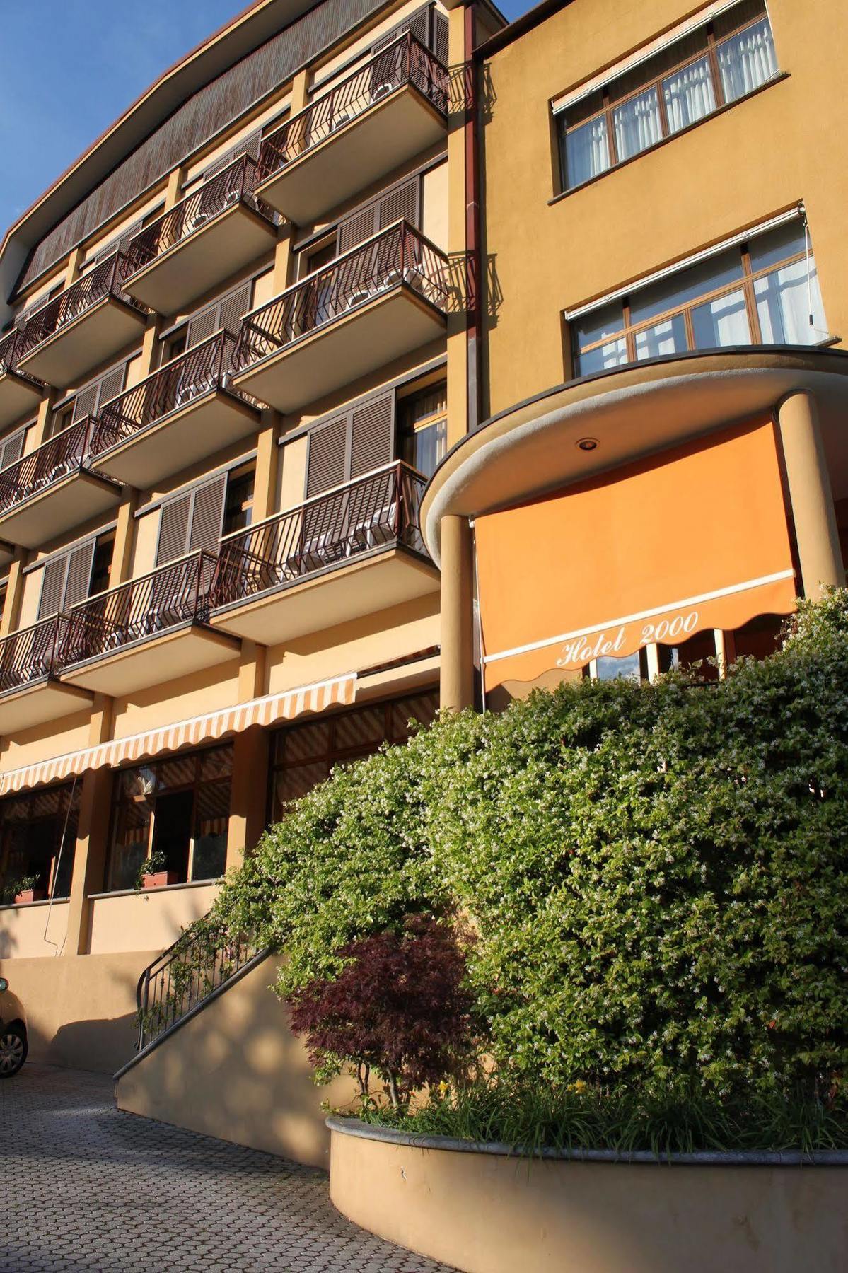 2000 Hotel