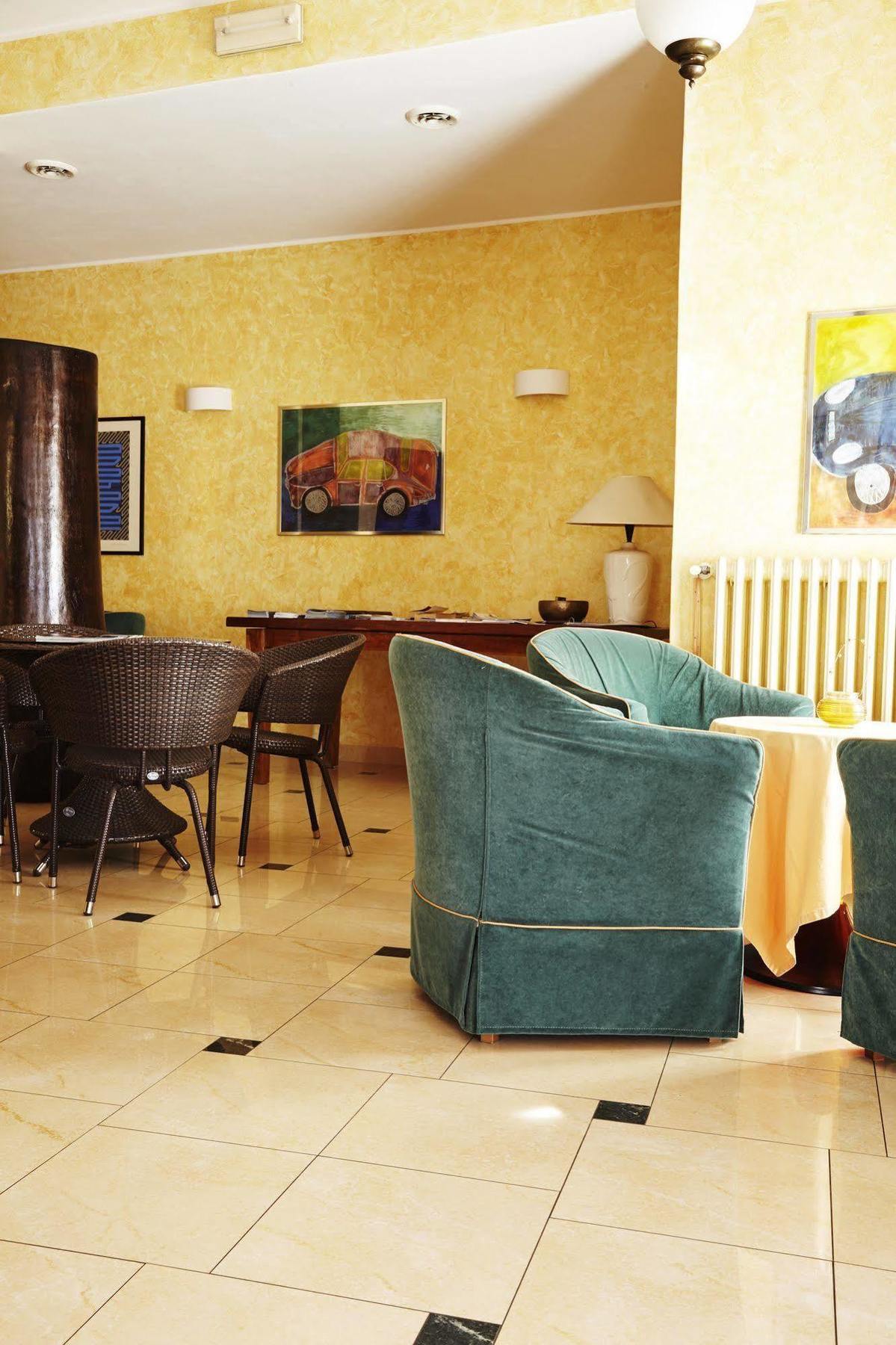 Hotel 2000 3*