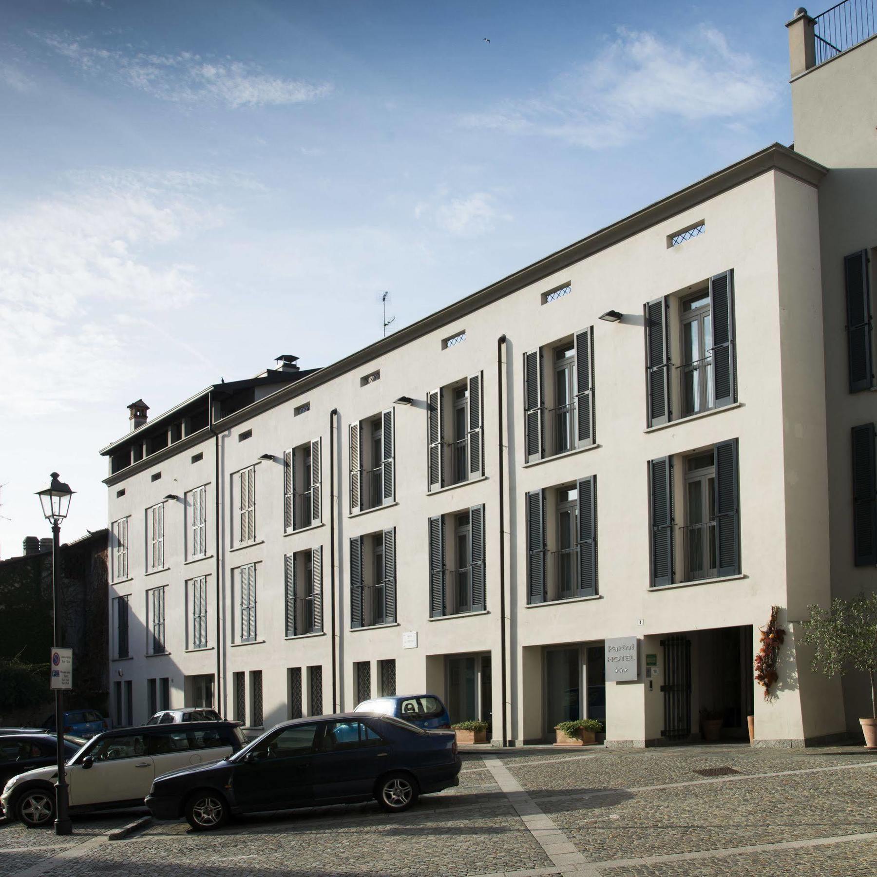 Parini Hotel 3*