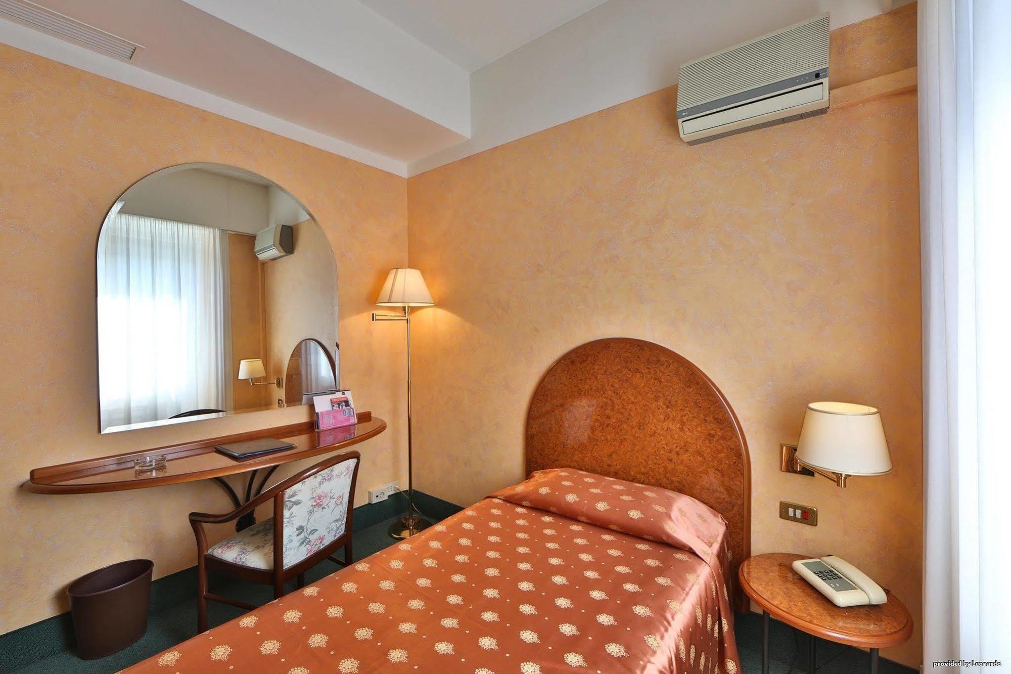 Hotel Center