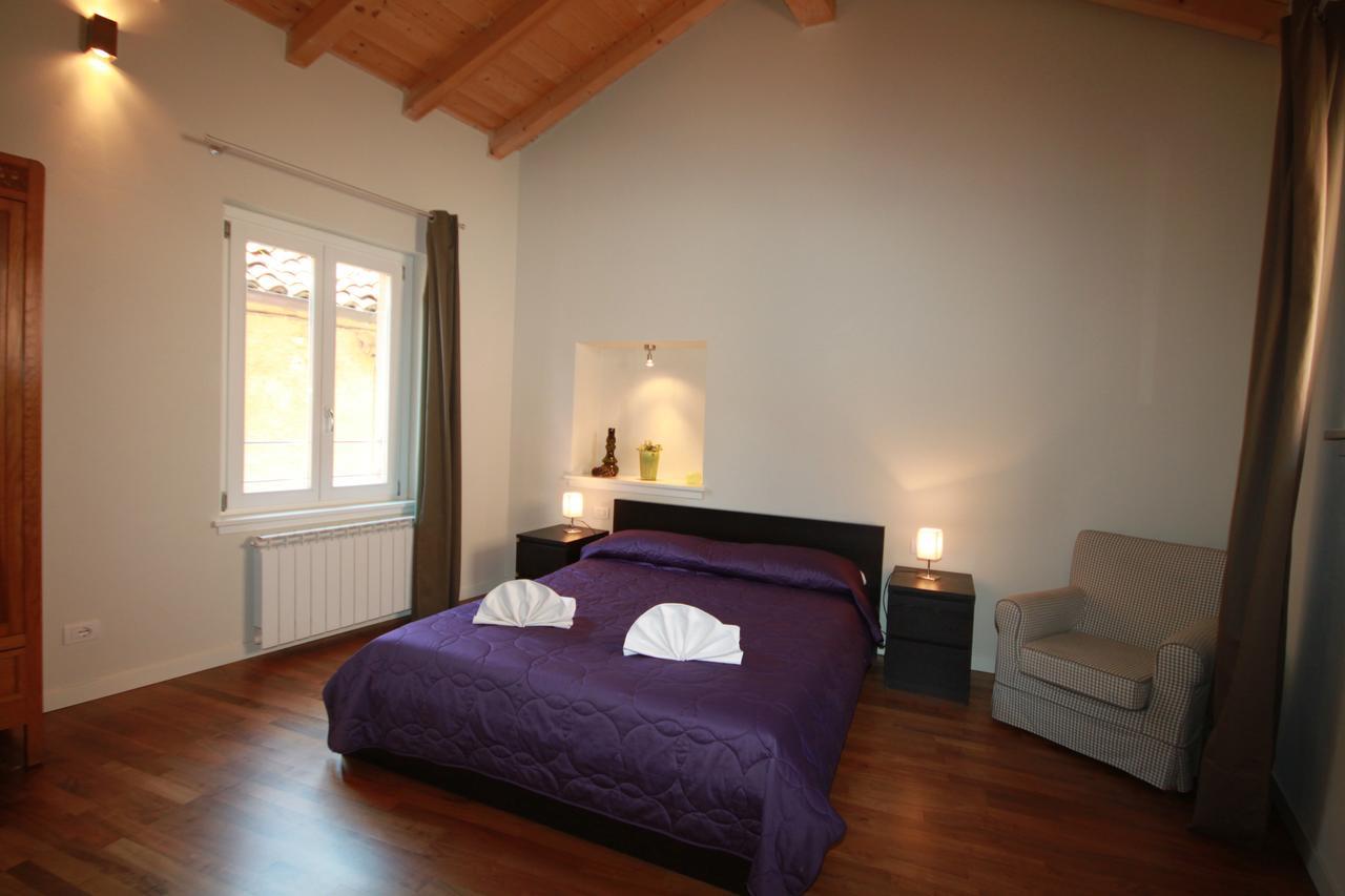 Rodrigo Lake Side Suite Apartment