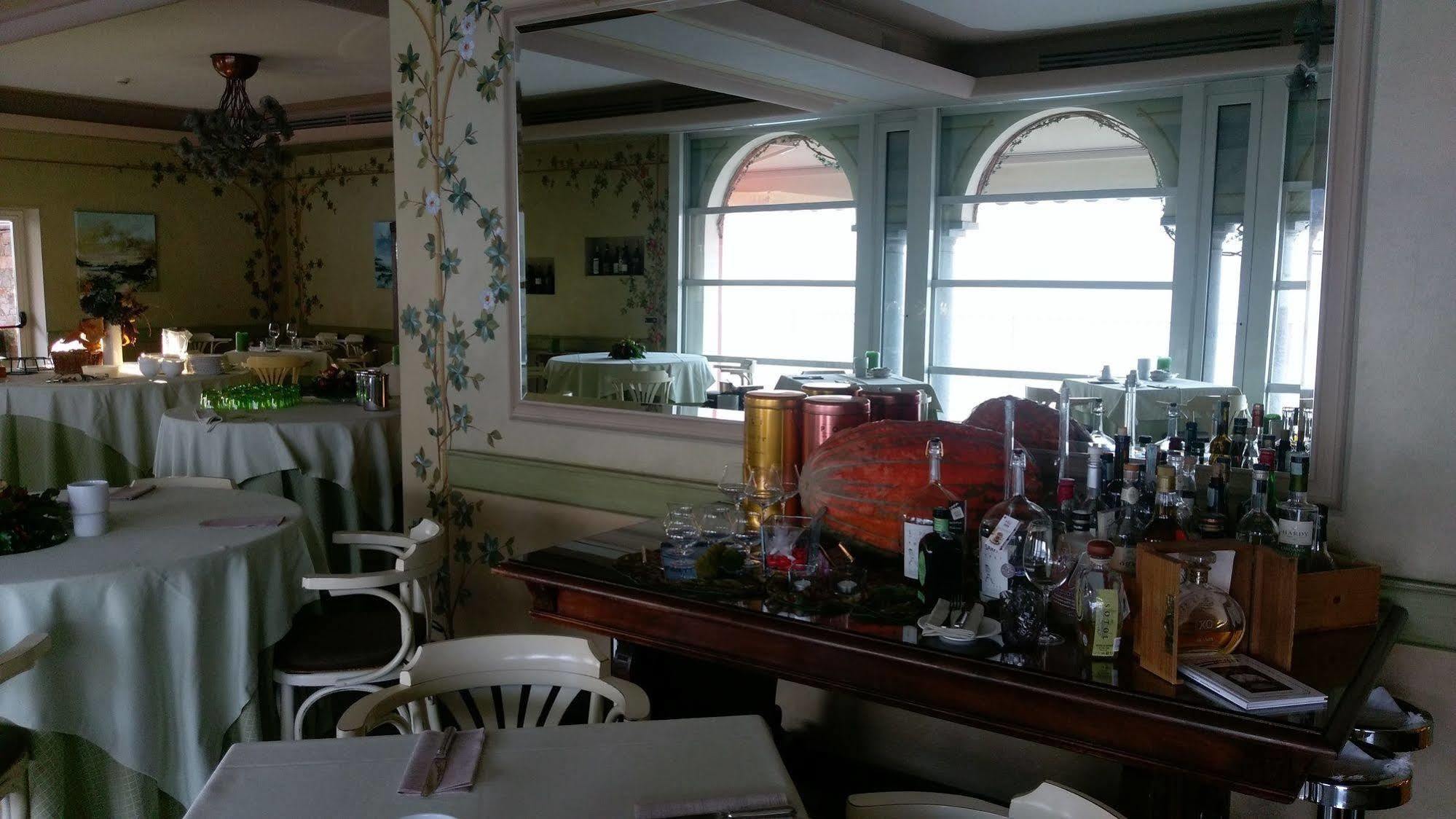La Darsena Boutique & Restaurant Hotel