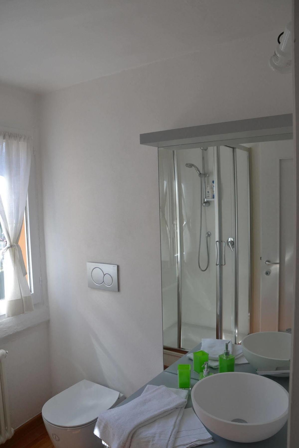 Nina Relais Boutique Bed & Breakfast Carate Urio