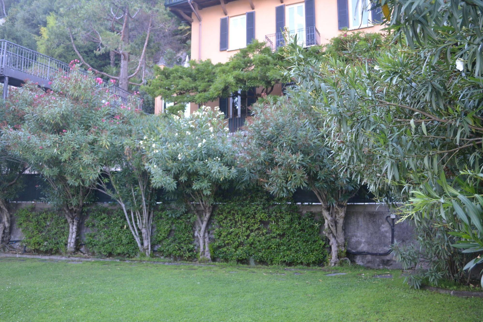 Nina Relais Boutique Bed & Breakfast Carate Urio