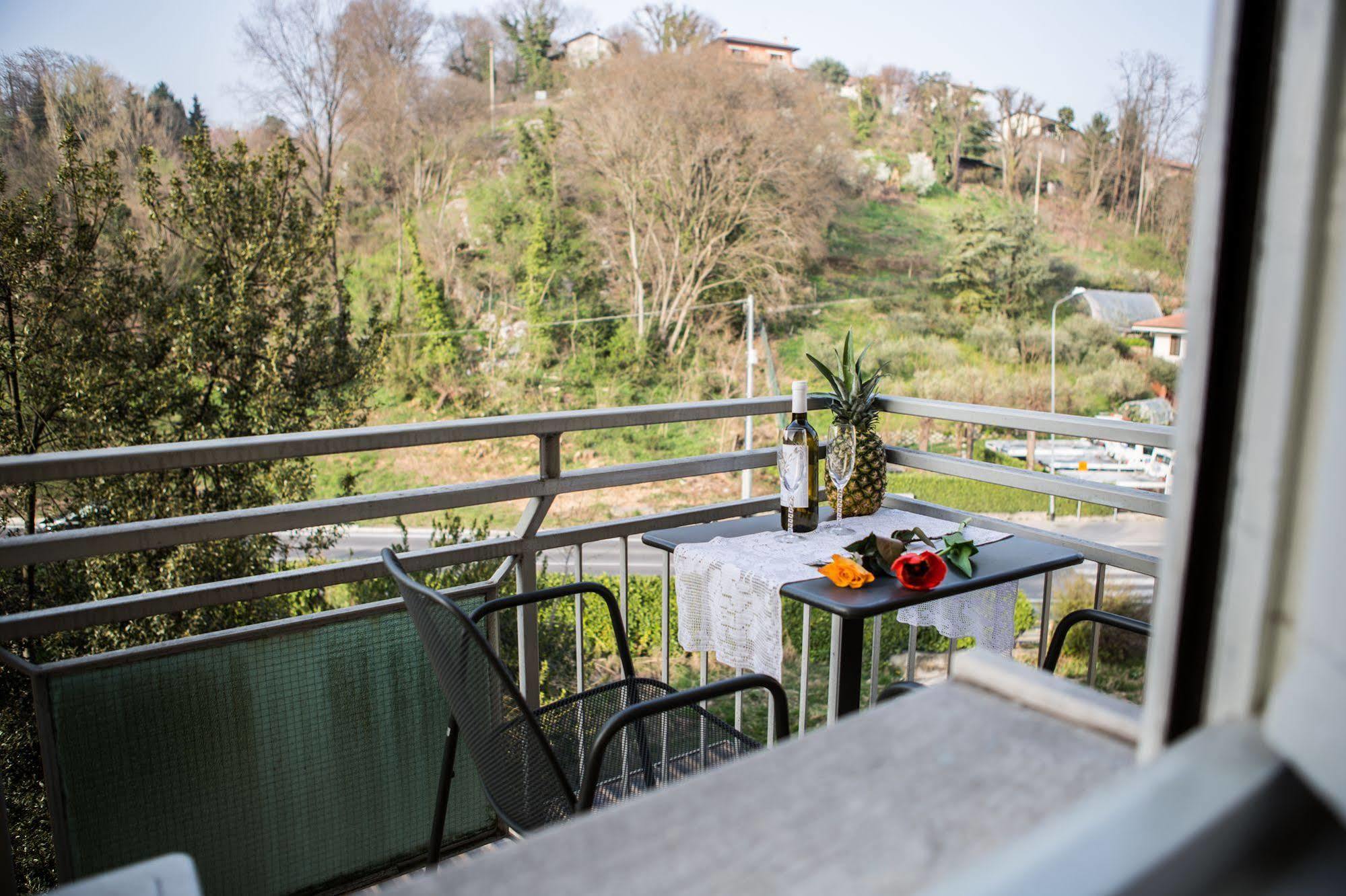 Beb Erba Bed & Breakfast Erba