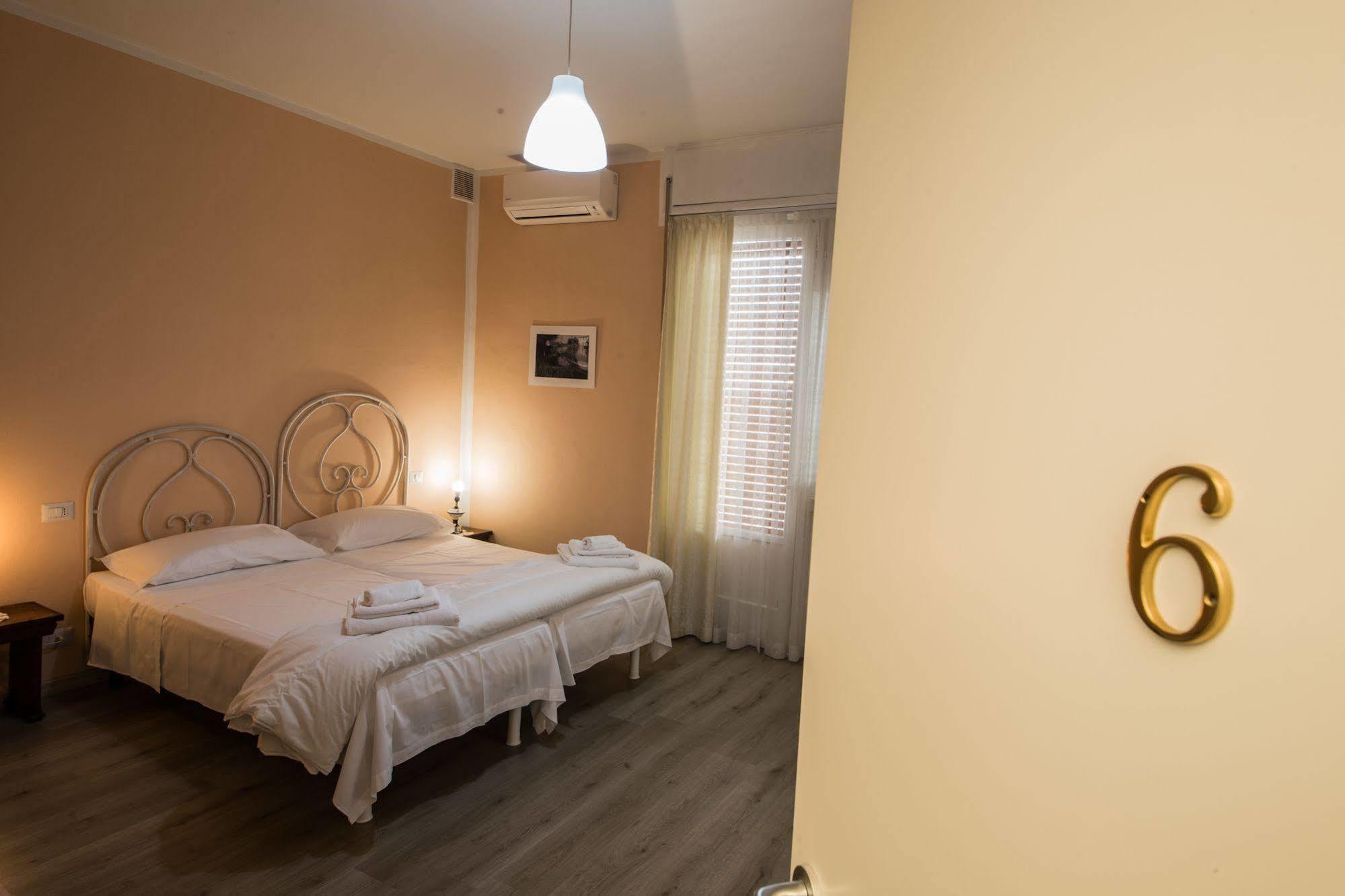 Beb Erba Bed & Breakfast 3*