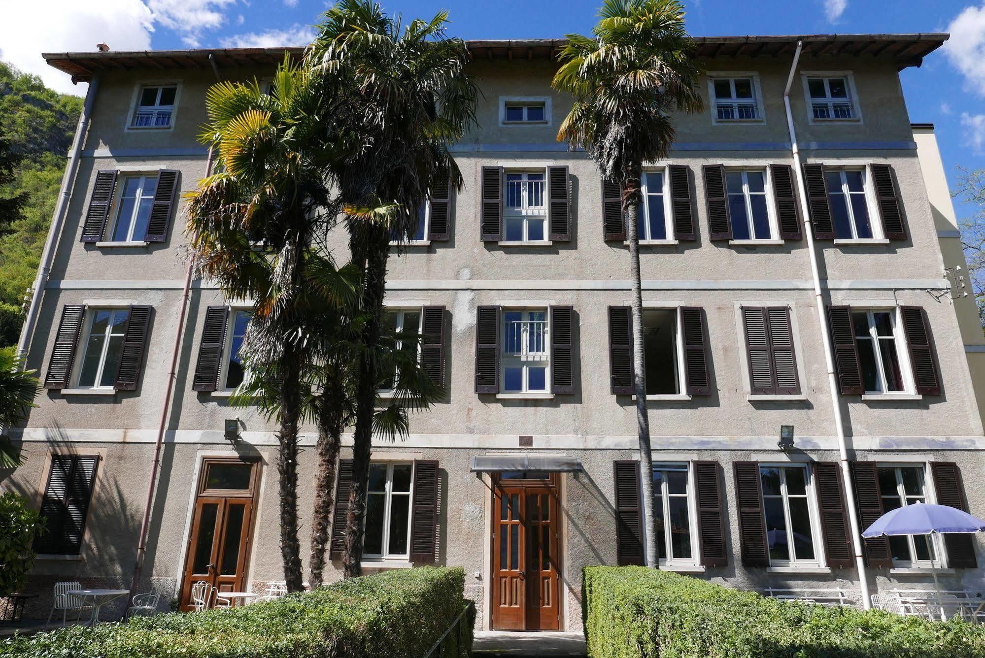 Hostel Santangela & *